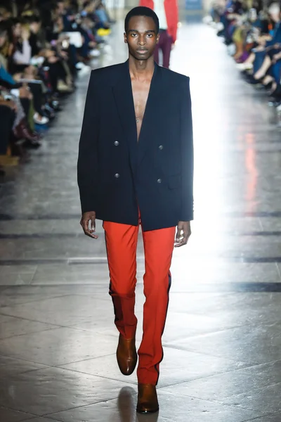 Look 18